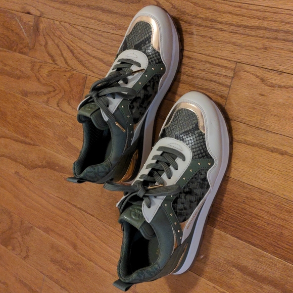 MK Sneakers - Picture 1 of 3